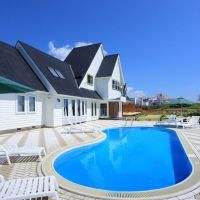 ワンコ連れもOK！ 熱い夏でも安心のアウトドア施設