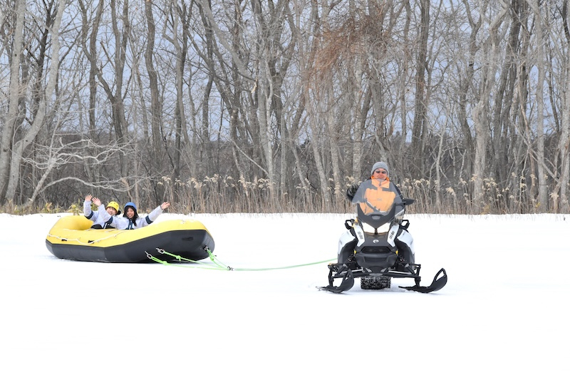 大人も子供も大盛り上がり「スノーラフティング」