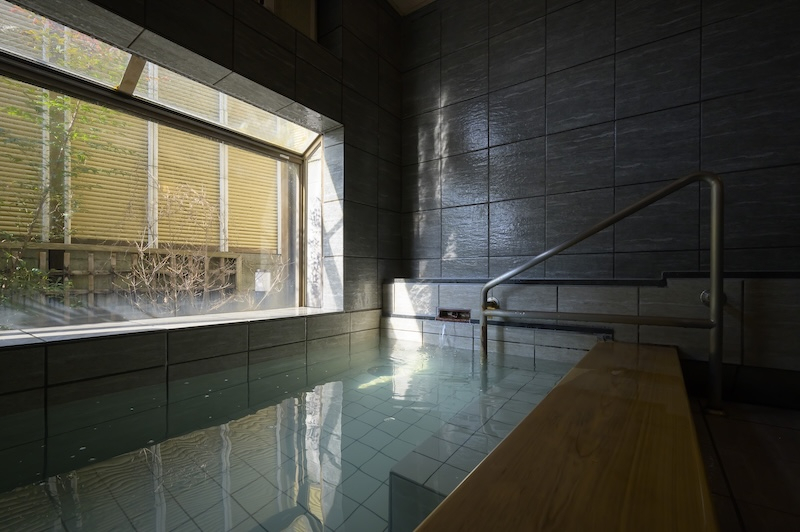 天然温泉を貸切風呂で独り占め