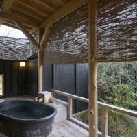 富山「天然温泉 浜辺の宿 あさひや」で天然温泉と海の幸に癒やされる