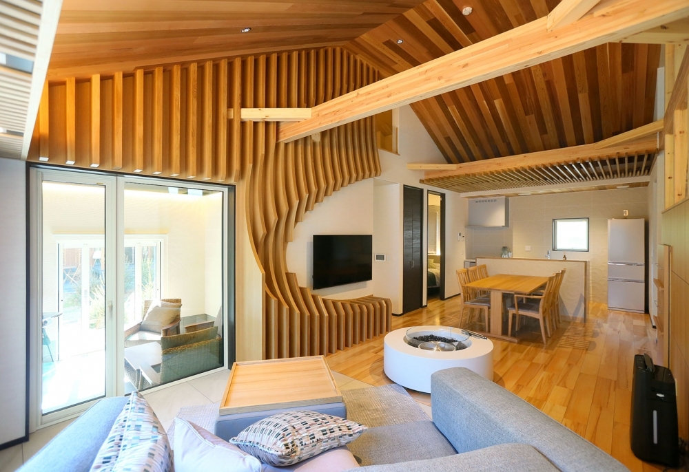 幻想的な冬の軽井沢に立つ一棟貸し別荘でおこもりステイ「GREENSEED軽井沢」