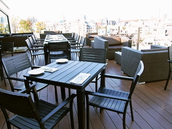都内の「テラス席」があるカフェ②TWO ROOMS GRILL BAR /ツールームズグリル バー