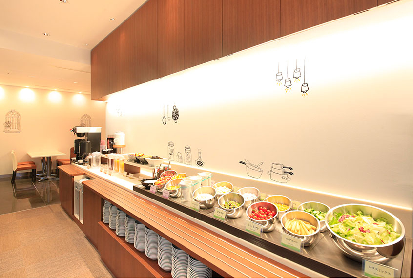 ハーフビュッフェスタイルの朝食で、高知の味覚を満喫！ 