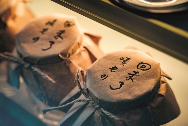 ゆず大根の漬物は、瓶詰めされたおみやげも好評。