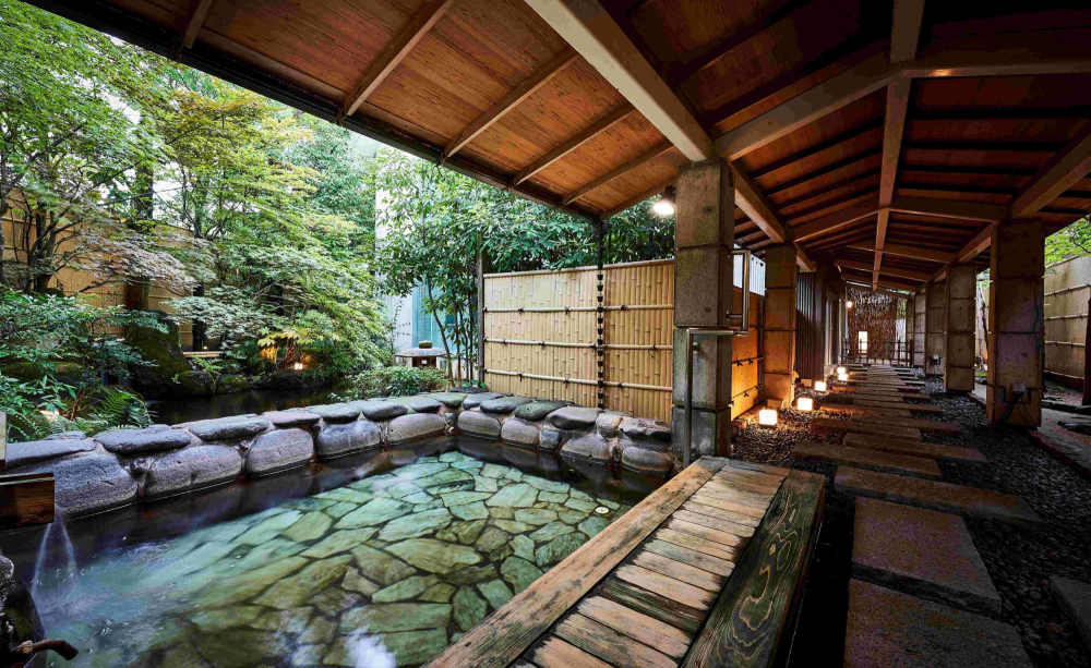 潤い満ちる美肌の湯、個性豊かな4つの貸切露天