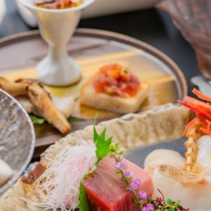 JR越後湯沢駅から徒歩約5分！新潟の温泉宿「松泉閣 花月」で、湯めぐりと地産地消の会席料理を楽しむその0