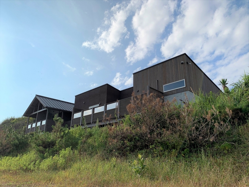 島根県益田で非日常の“ととのう”に癒やされる！　日本海の絶景を一望するサウナ施設「SAUNA BREEZE」