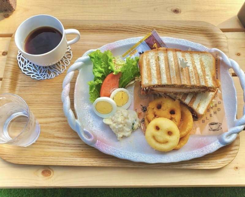 割烹旅館の元オーナーが営む「ふじむらCafé」はボリューミーなホットサンドが魅力