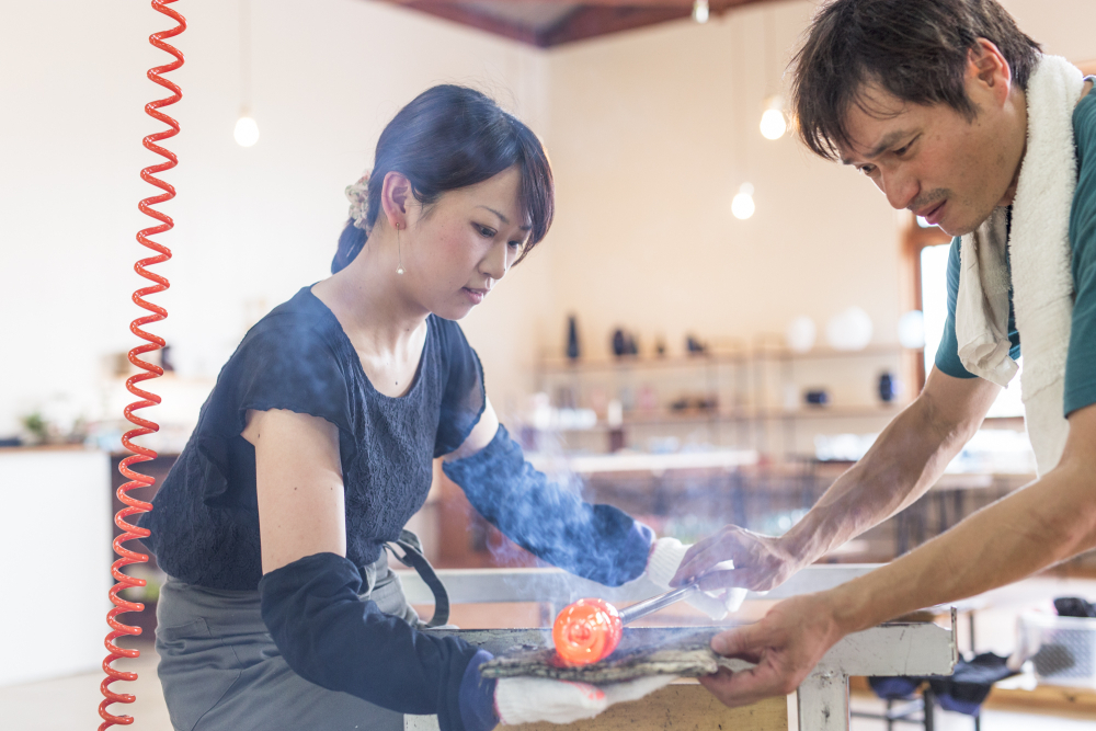 島根「ガラス工房Izumo」でものづくりの魅力に触れる