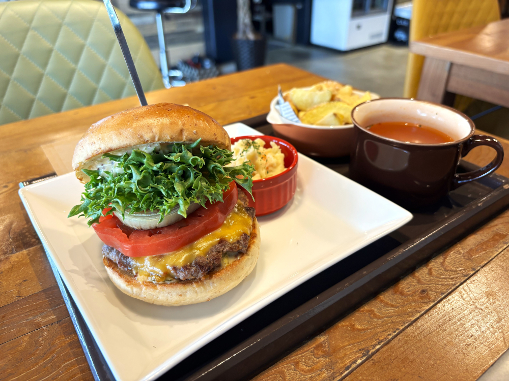 手作りにこだわるハンバーガーが人気の「CAFE NEW YORK」