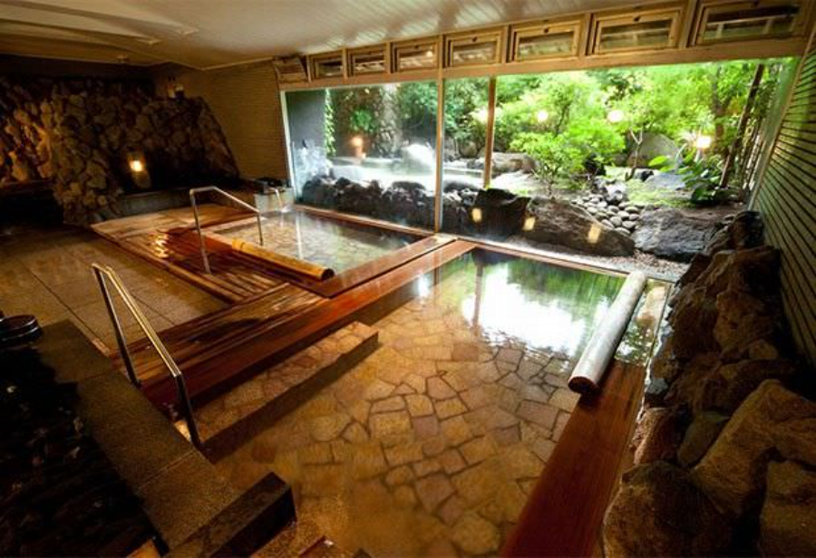 檜の香りに癒され、岩の風情に浸る