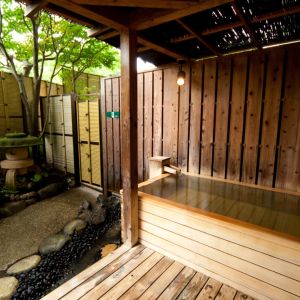 源泉かけ流しの名湯で整うひととき。静岡「伊東遊季亭」で過ごす贅沢時間その0