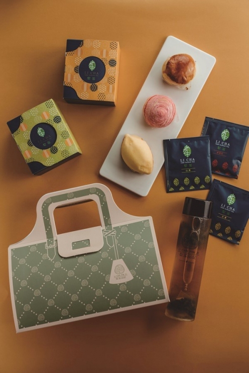 携帯式アフタヌーンティーセットは、レモンケーキと好みのPON餅を組み合わせて。