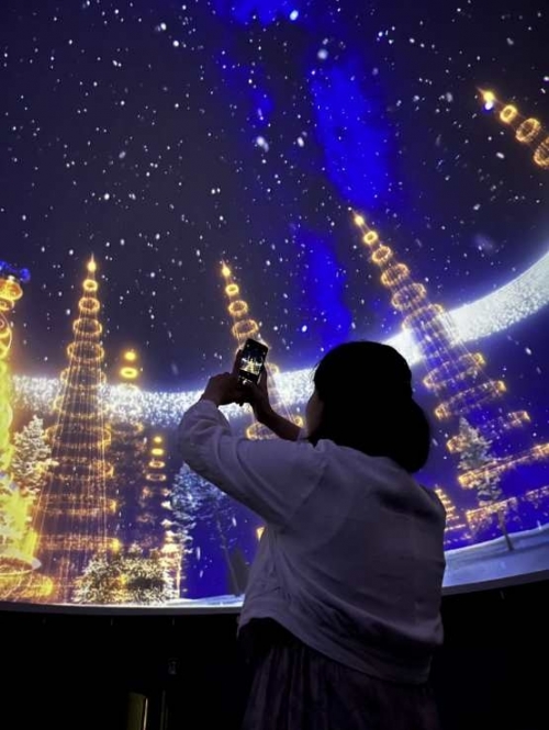 クリスマスウェルカム映像の上映も楽しめる「コニカミノルタプラネタリウム天空 in 東京スカイツリータウン®」