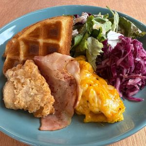 神奈川・横浜で見つけた注目の新店！ビストロ「Antique Chic Brooch 横浜店」