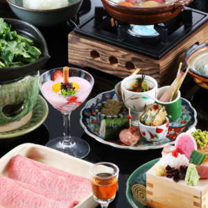 最高級飛騨牛に舌鼓！ アートが美しいアンティーク調の空間が出迎える、女性に人気の宿「下呂温泉 紗々羅」その0