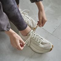 旅のおしゃれは足元から。2026年春デビュー「AXIS」のシューズをチェック！