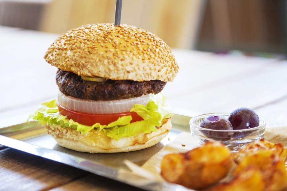 野菜が主役のヘルシーバーガー！「自由が丘バーガー 青山店」が6月6日オープン