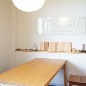 「T FACTORY」が日々の暮らしに彩りを添える。職人技が光る徳島杉の無垢材家具その0