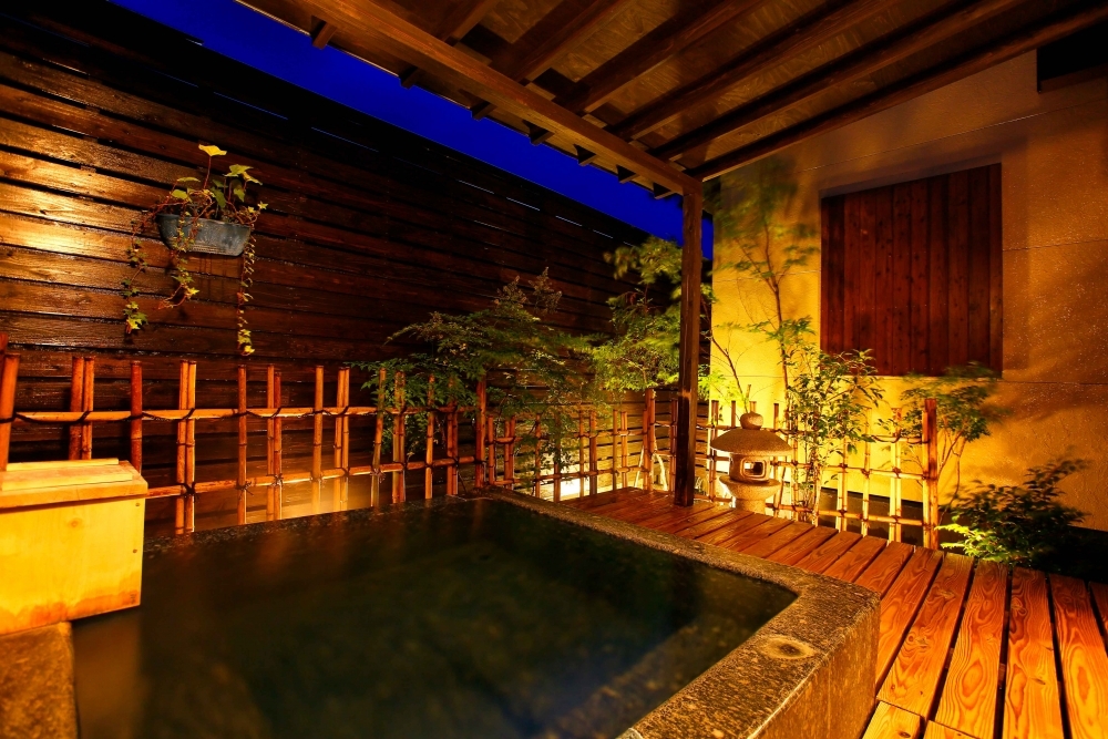 鹿児島「霧島隠れ家の宿 優湯庵」の露天風呂付きの部屋で心身ともに癒やされる