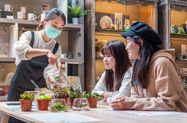 多肉植物の奥深さを学びながら、寄せ植えに挑戦!