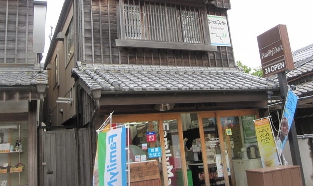 伊勢神宮や草津温泉で発見！超ユニークな「ご当地コンビニ」4軒