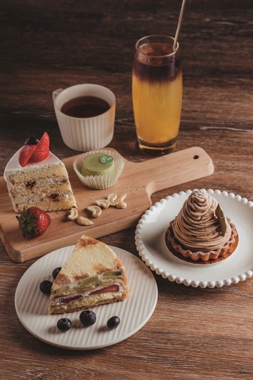 魅惑的なショーケースからスイーツを選ぶ楽しみは、誰にとっても幸福な経験。