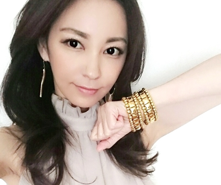 洗練された美しさ♡真山景子さんの上品さ際立つ大人女子コーデ4つ