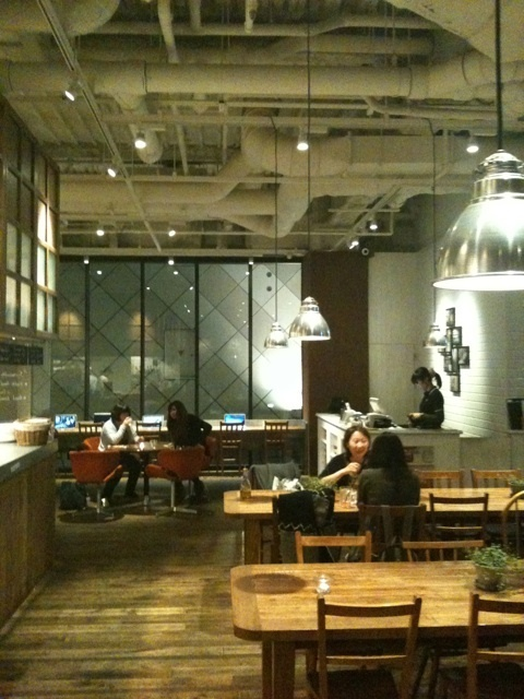 「Wi-Fi＆電源」がある渋谷のおしゃれなカフェ⑩Royal Garden Cafe 渋谷店