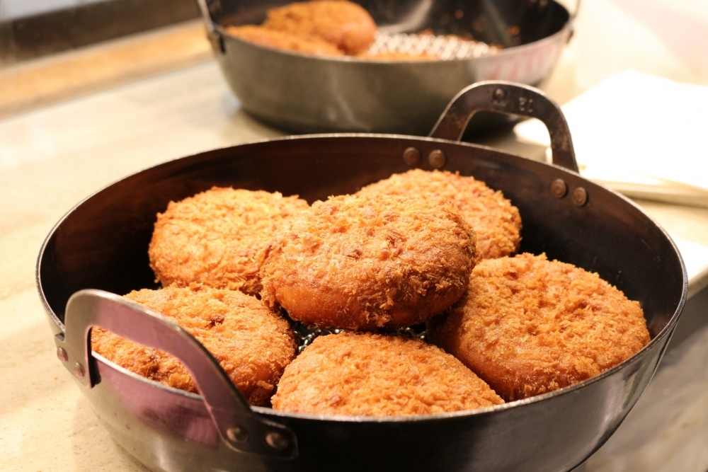 惣菜パンの王様が今アツい! 最強のカレーパン専門店4選